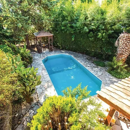 Casa vacanze Stunning In Paphos With 3 Bedrooms, Sauna And Outdoor Swimming Pool *
