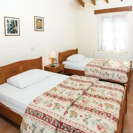 Stunning In Paphos With 3 Bedrooms, Sauna And Outdoor Swimming Pool *