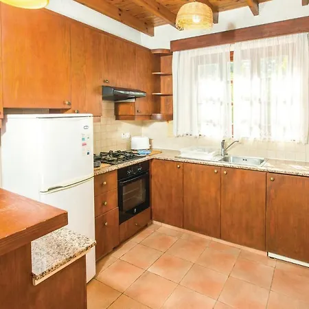 Stunning In Paphos With 3 Bedrooms, Sauna And Outdoor Swimming Pool Casa vacanze *