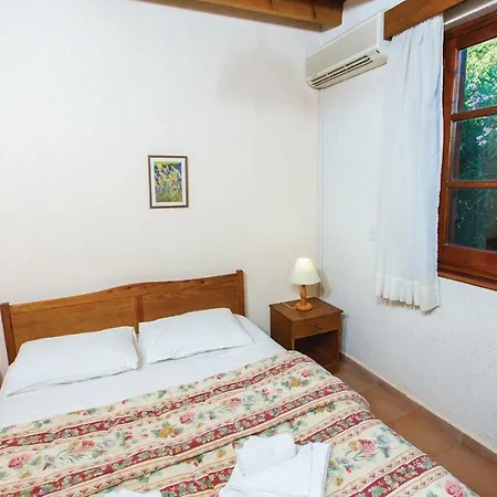Σπίτι διακοπών Stunning In Paphos With 3 Bedrooms, Sauna And Outdoor Swimming Pool