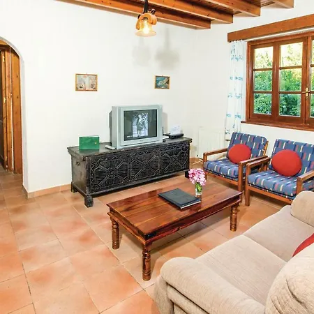 Σπίτι διακοπών Stunning In Paphos With 3 Bedrooms, Sauna And Outdoor Swimming Pool *